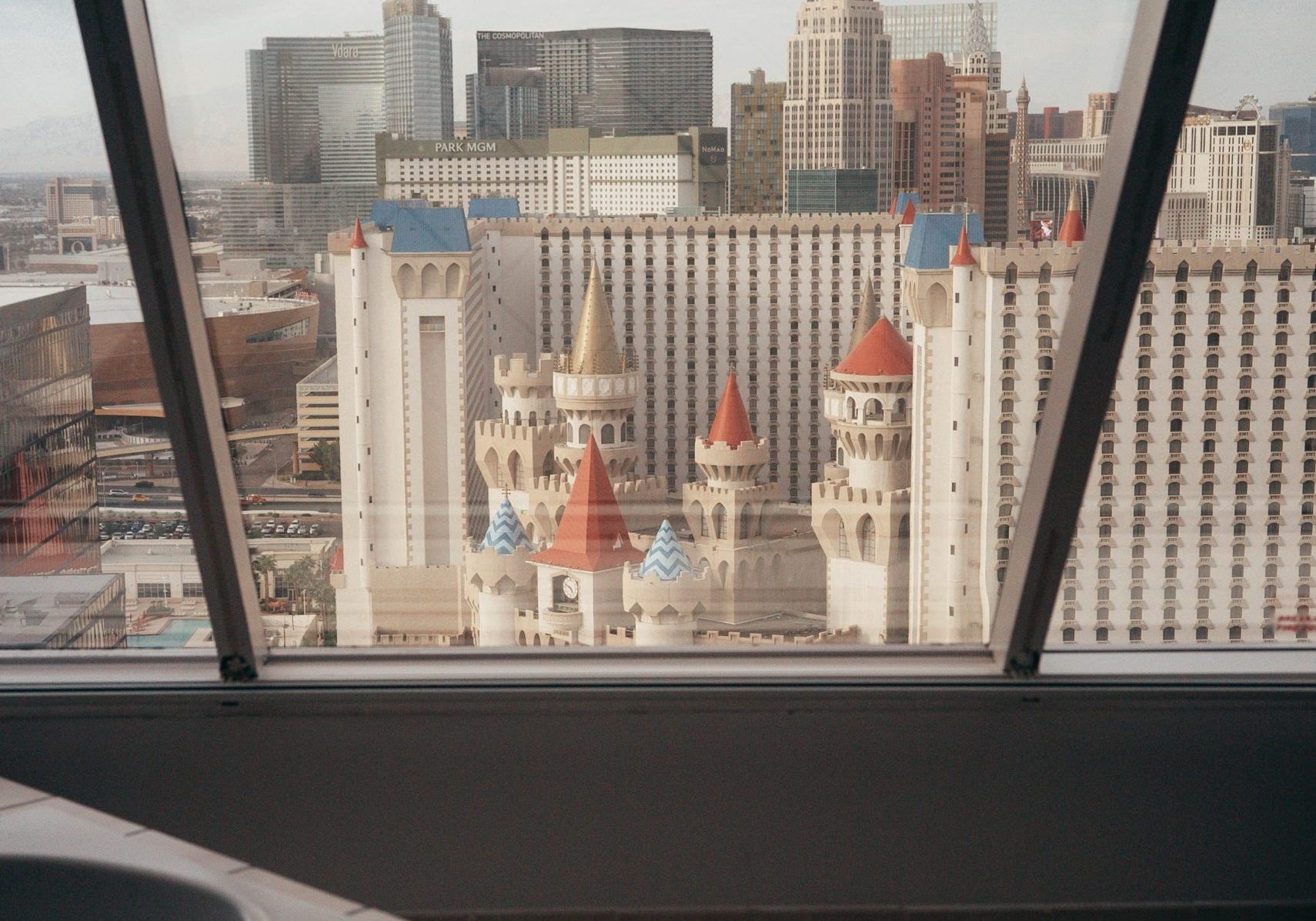 pexels-dziana-hasanbekava-5589437